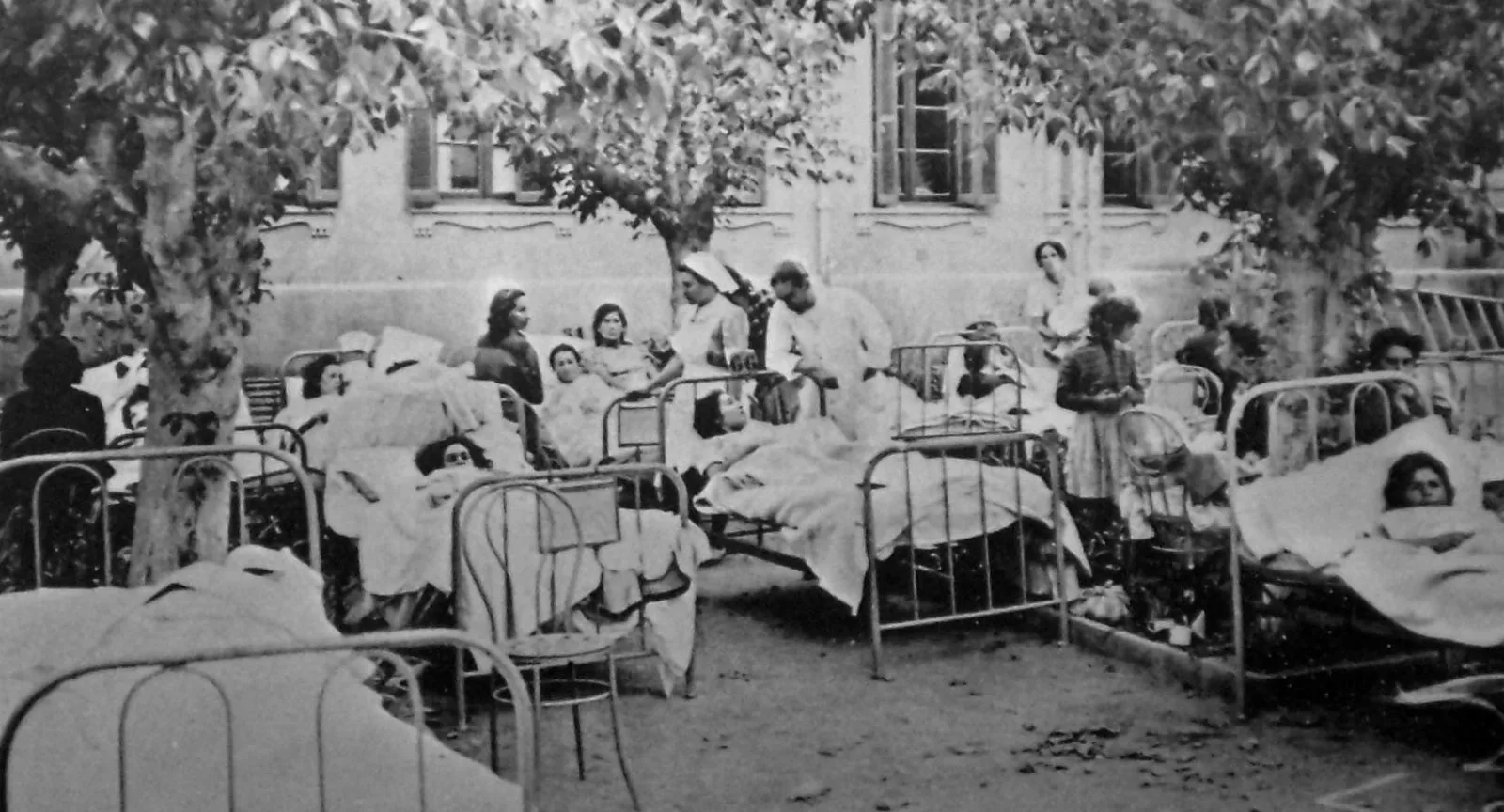 Hospital de emergencia en la calle de San Juan después del terremoto